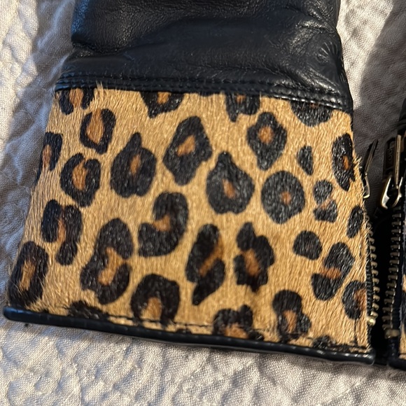 Women’s Ugg Leather Leopard Print Gloves size medium - Picture 9 of 9
